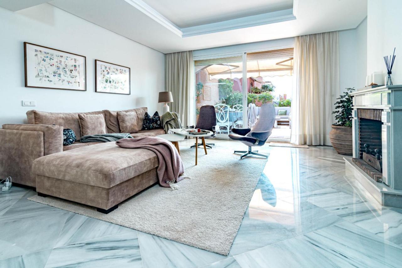 Сasa de vacaciones Tropical Palmy 3 Bedroom Townhouse In Nueva Andalucia Close To Puerto Banus Marbella