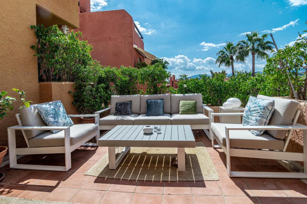 Tropical Palmy 3 Bedroom Townhouse In Nueva Andalucia Close To Puerto Banus Сasa de vacaciones *