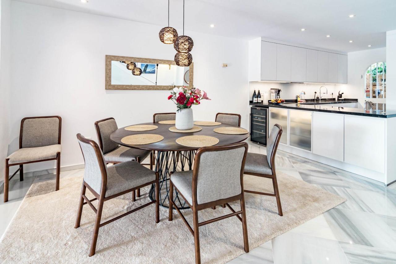 Сasa de vacaciones Tropical Palmy 3 Bedroom Townhouse In Nueva Andalucia Close To Puerto Banus *