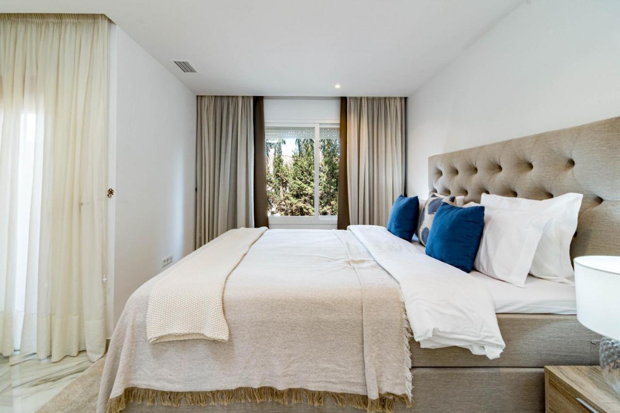 Сasa de vacaciones Tropical Palmy 3 Bedroom Townhouse In Nueva Andalucia Close To Puerto Banus Marbella