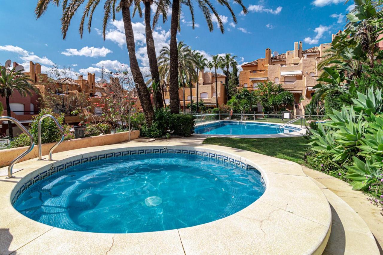 Feriehus Tropical Palmy 3 Bedroom Townhouse In Nueva Andalucia Close To Puerto Banus *