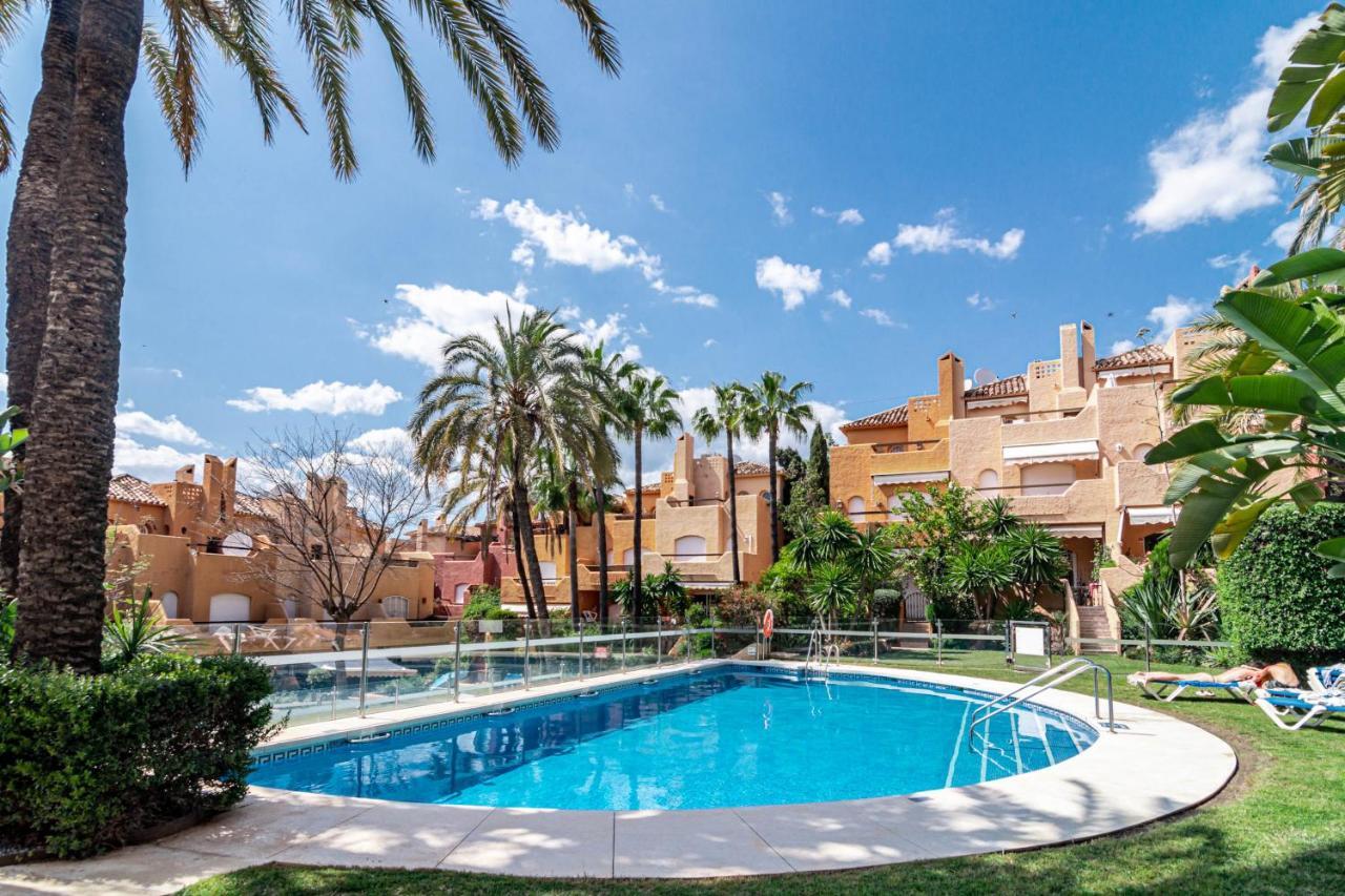 Feriehus Tropical Palmy 3 Bedroom Townhouse In Nueva Andalucia Close To Puerto Banus Marbella